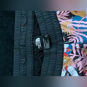 XS The North Face Multi color sweatpants